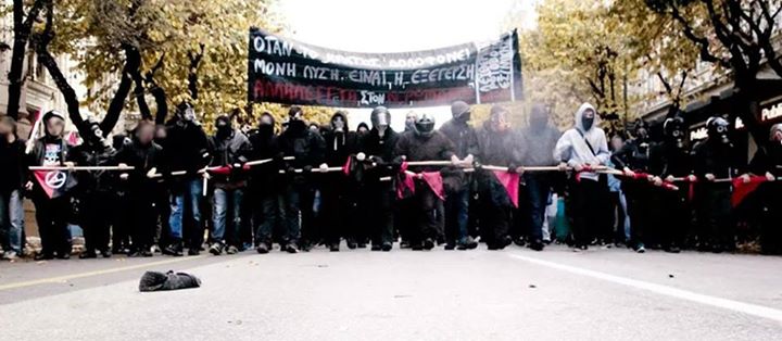 Το αναρχικό/αντιεξουσιαστικό μπλοκ στην πορεία της 6ης Δεκέμβρη 2014 στη Θεσσαλονίκη